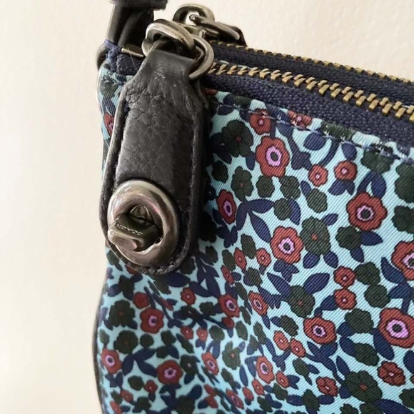 Coach Nylon Blue Floral Bag With Matching Leather Wristlet - Picture 16 of 16